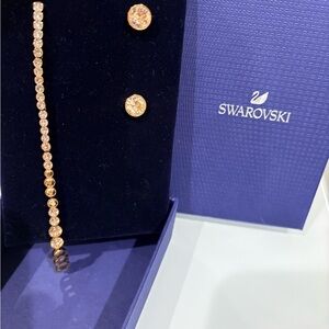 SALE!!Swarovski Earrings Jewelry Set
Plz check all photos Final sale no returns